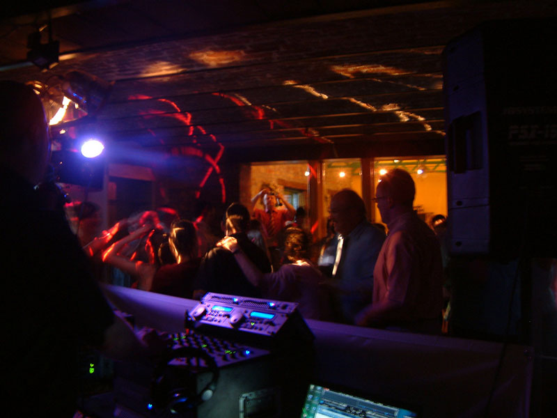 09_fete_particulier_P&G_Sonorisation_jeux_de_lumiere_soiree_DJ_Video_evenements_fetes_Belgique_hainaut_leuze_Tournai_mons